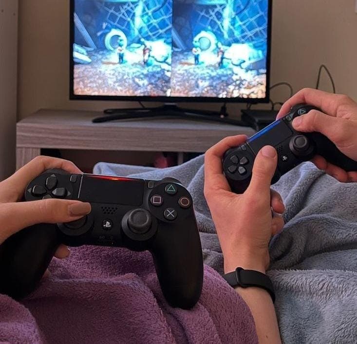 Dois controles de videogame (para não ter briga)